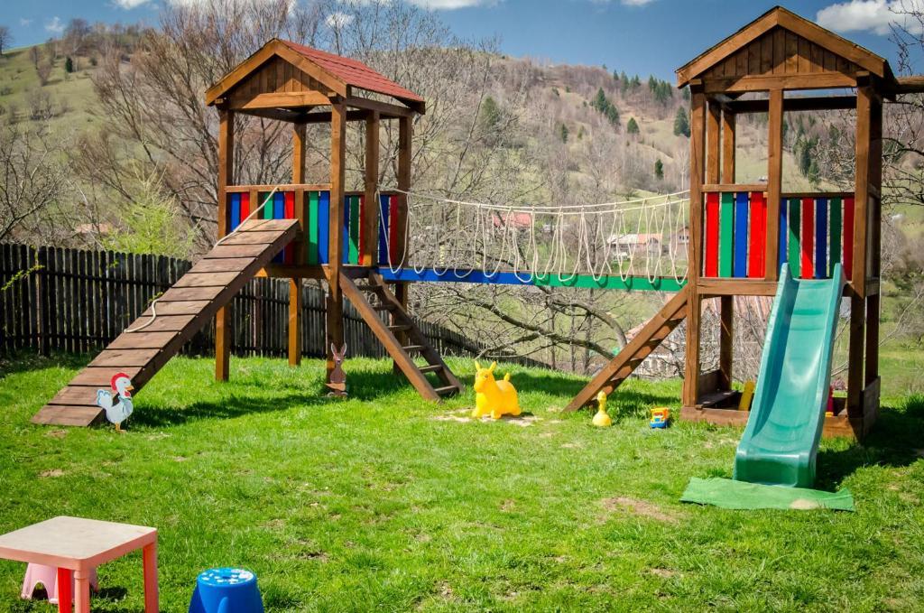 فندق موغيتْشي دي يوسفي  Casa Preto E Branco المظهر الخارجي الصورة